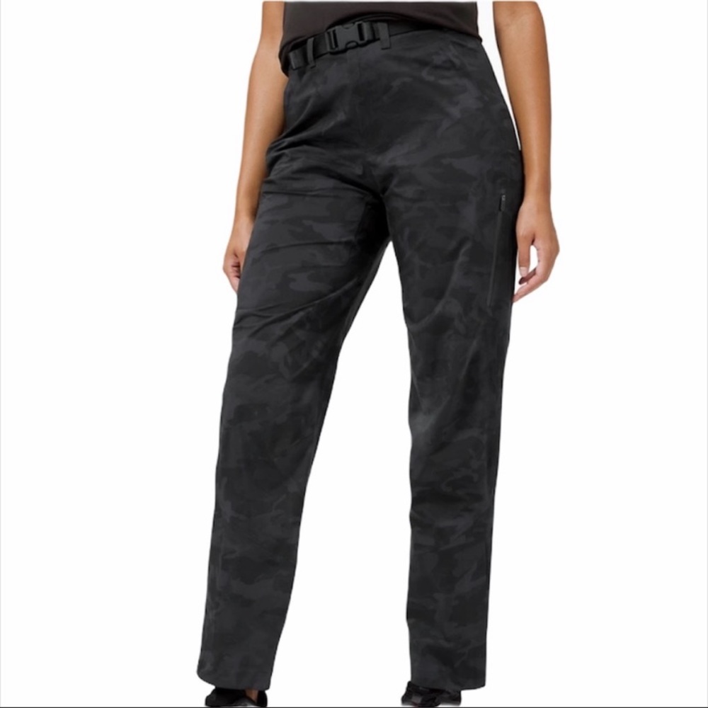 Lululemon Break a Trail Pant in Camo - Picture 1 of 8